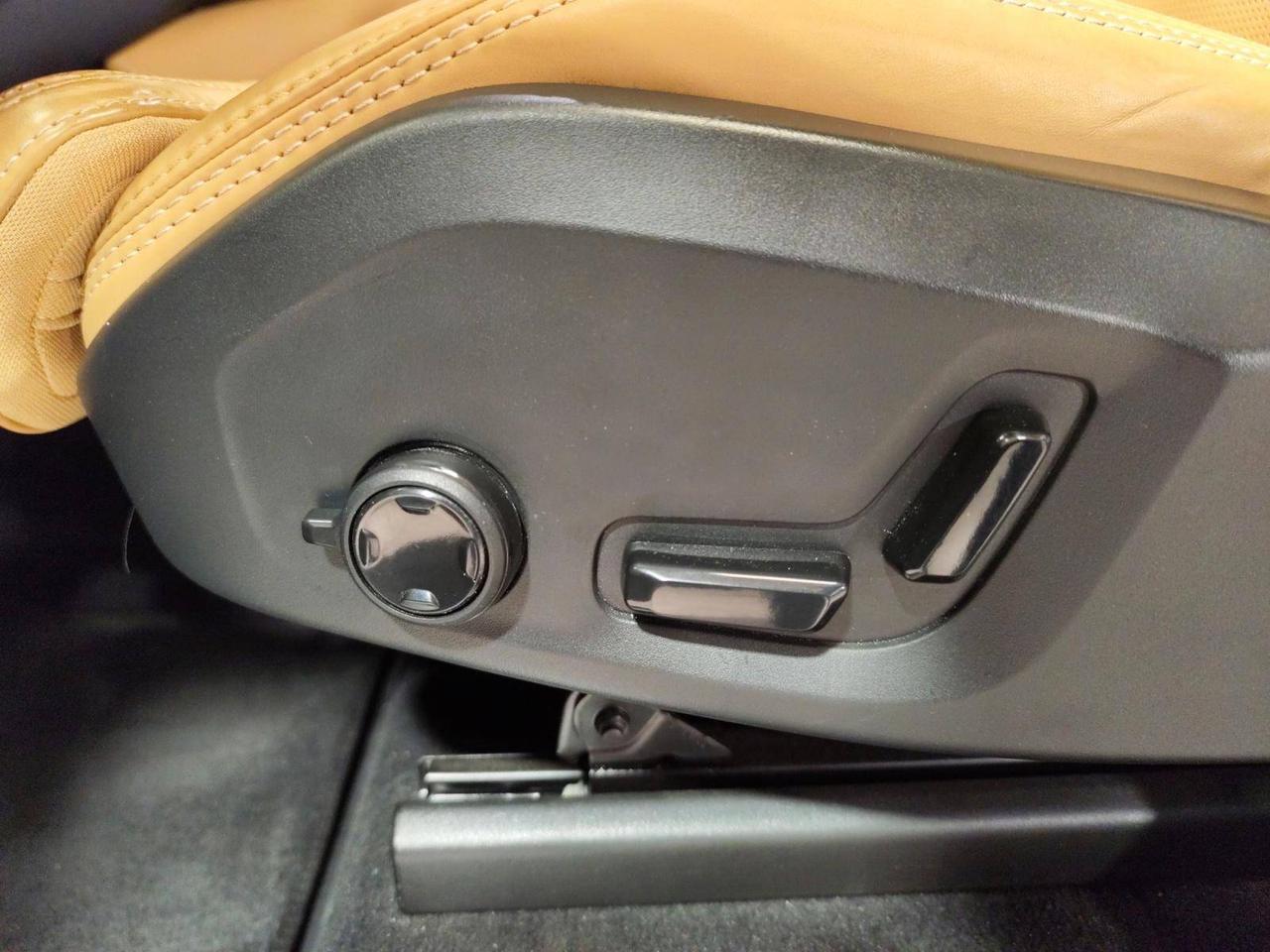 Volvo XC90 b5 Ultimate Dark awd 7 Posti