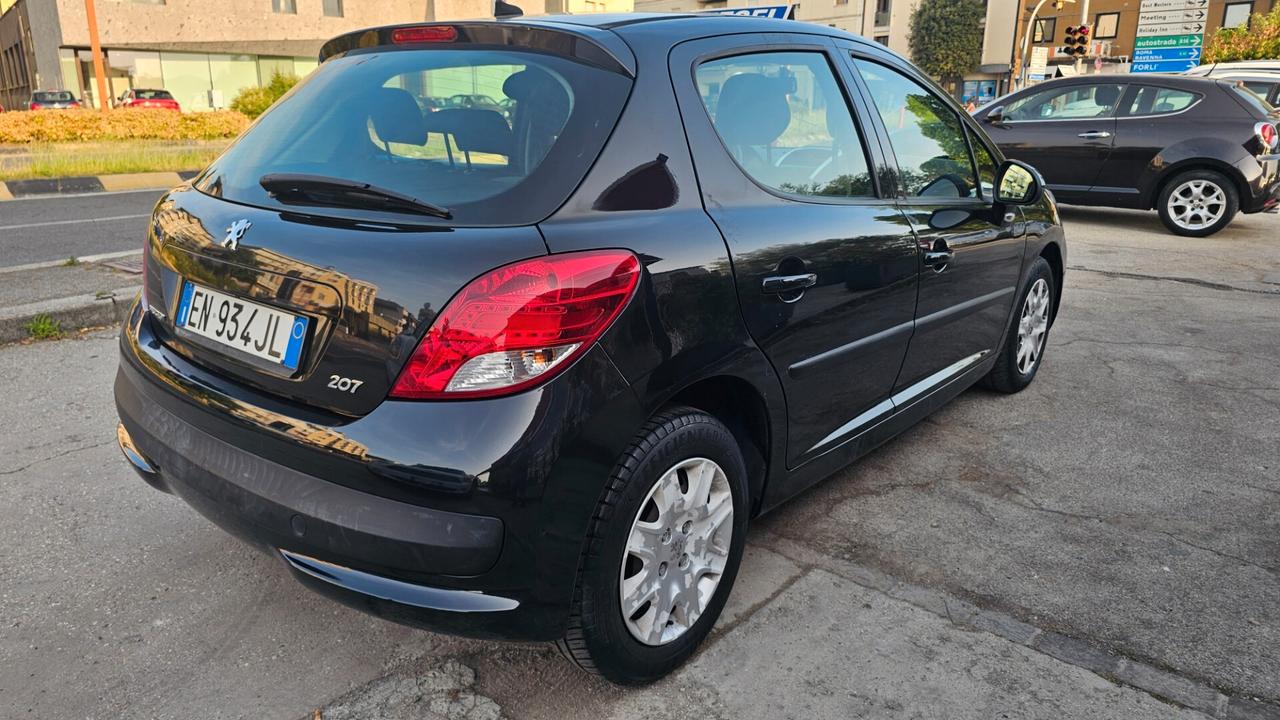 Peugeot 207 Plus 1.4 HDi 70CV 5 porte