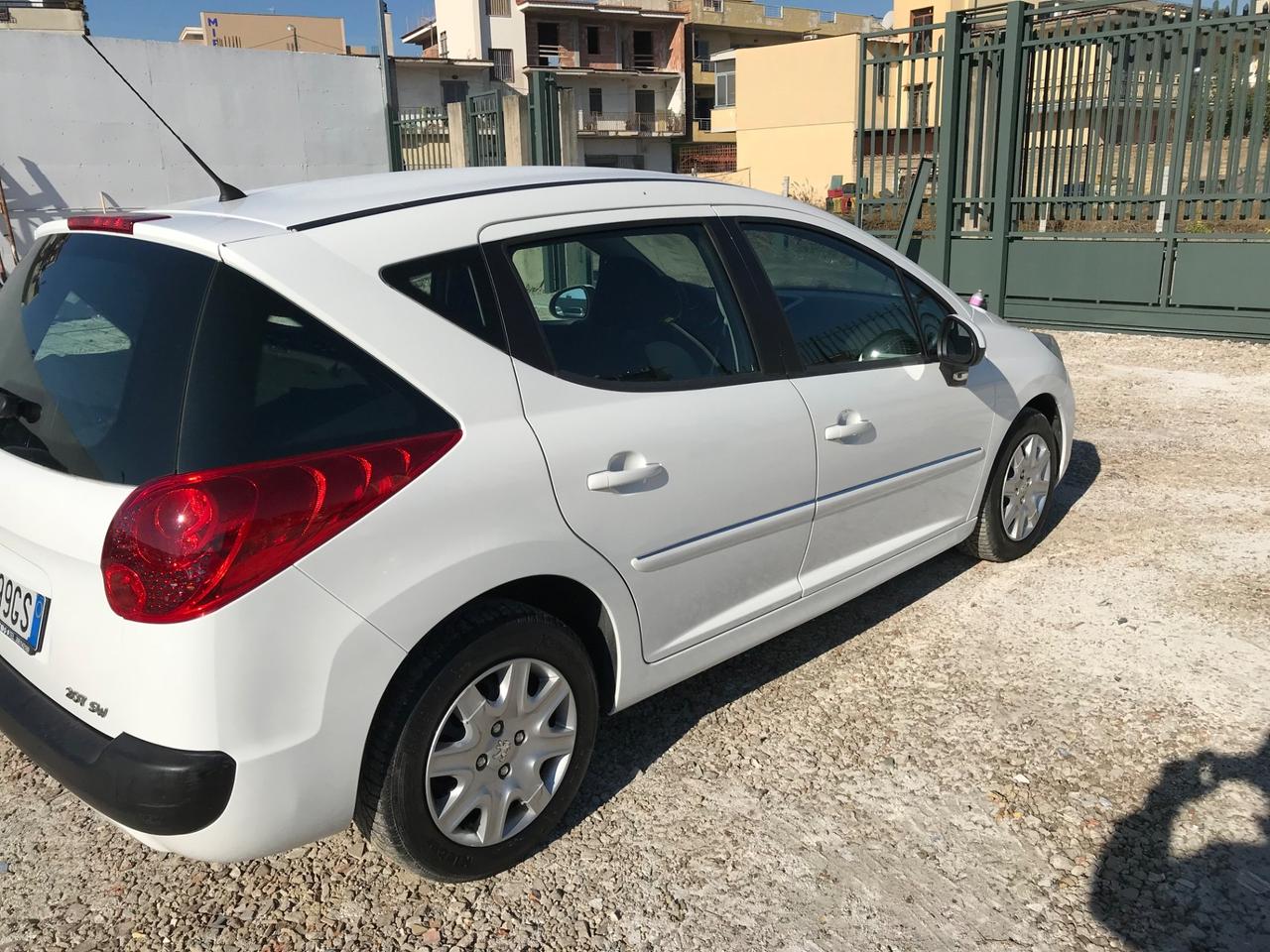 Peugeot 207 1.6 8V HDi 112CV SW Ciel Allure auto pari al nuovo
