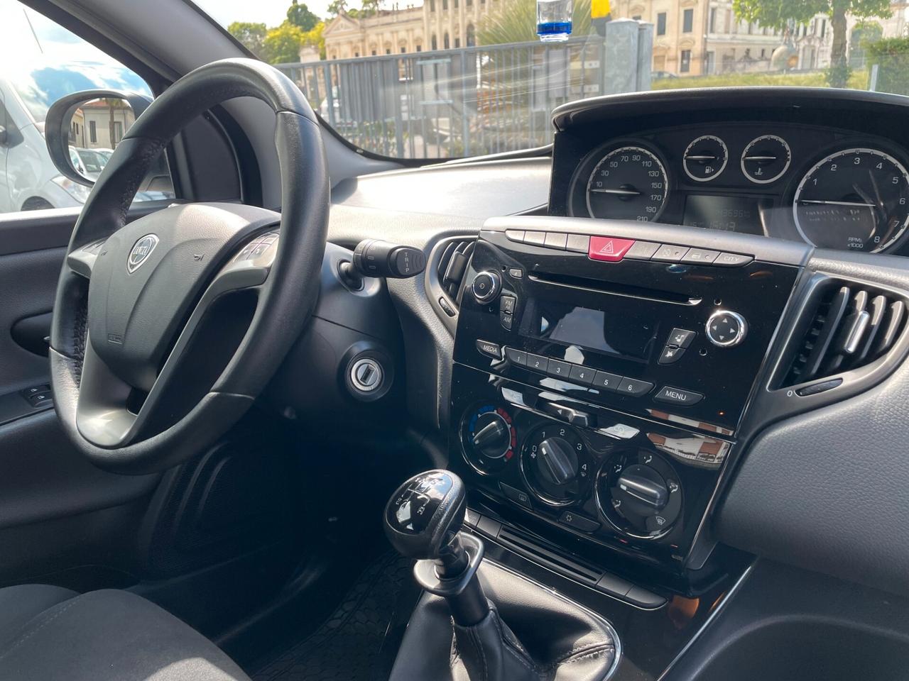 Lancia Ypsilon 1.2 69 CV 5 porte Platinum