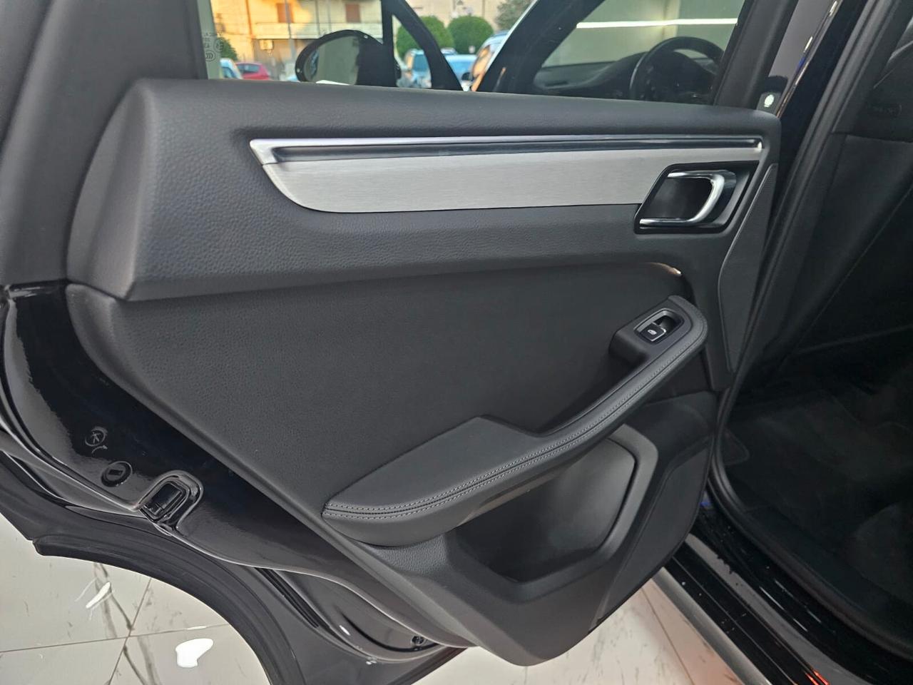 NUOVA PORSCHE MACAN TURBO 2.0 BENZINA 265CV CHRONO SPORT PACK