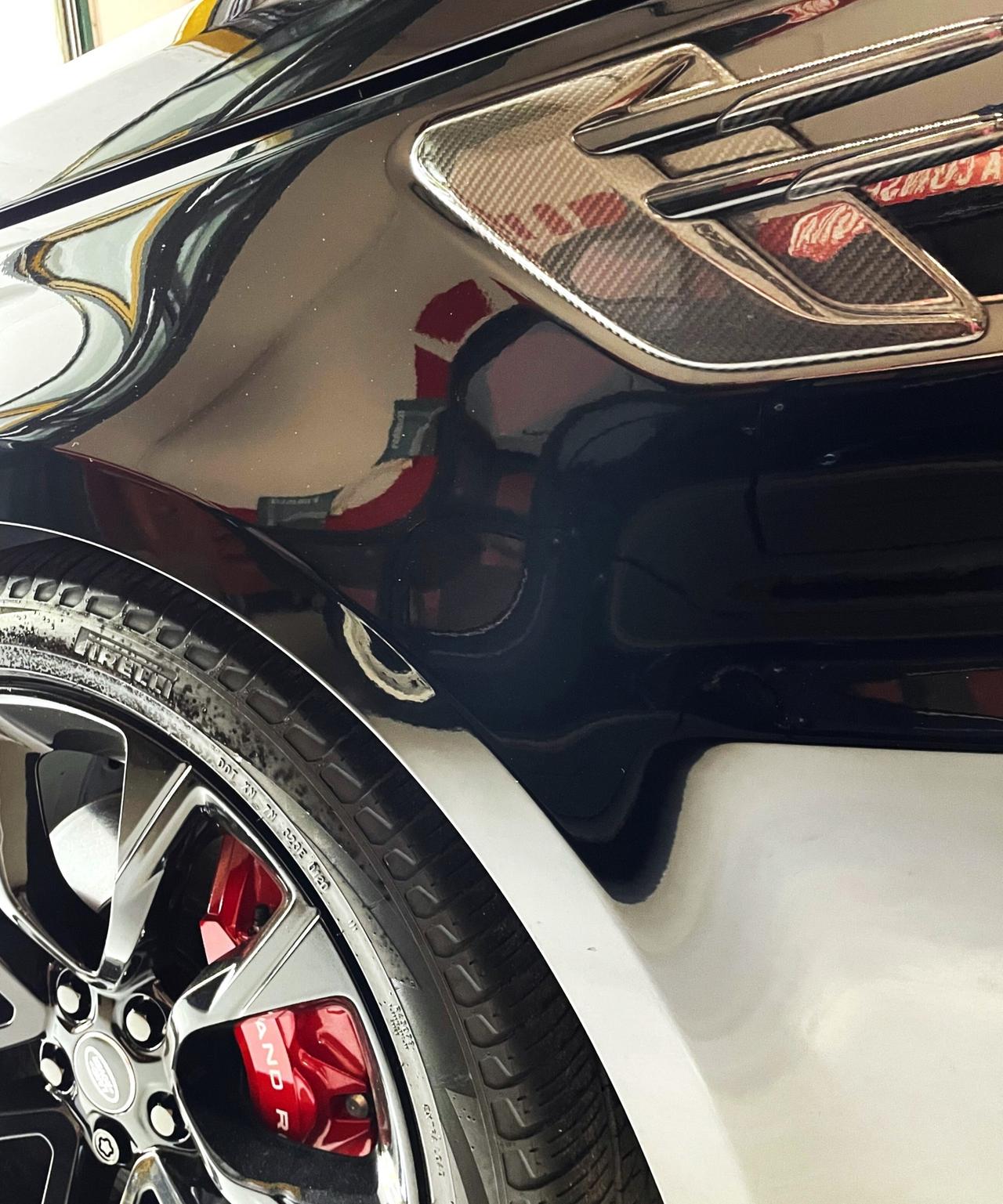 RANGE ROVER SPORT HST HYBRID Total Black +CARBONIO