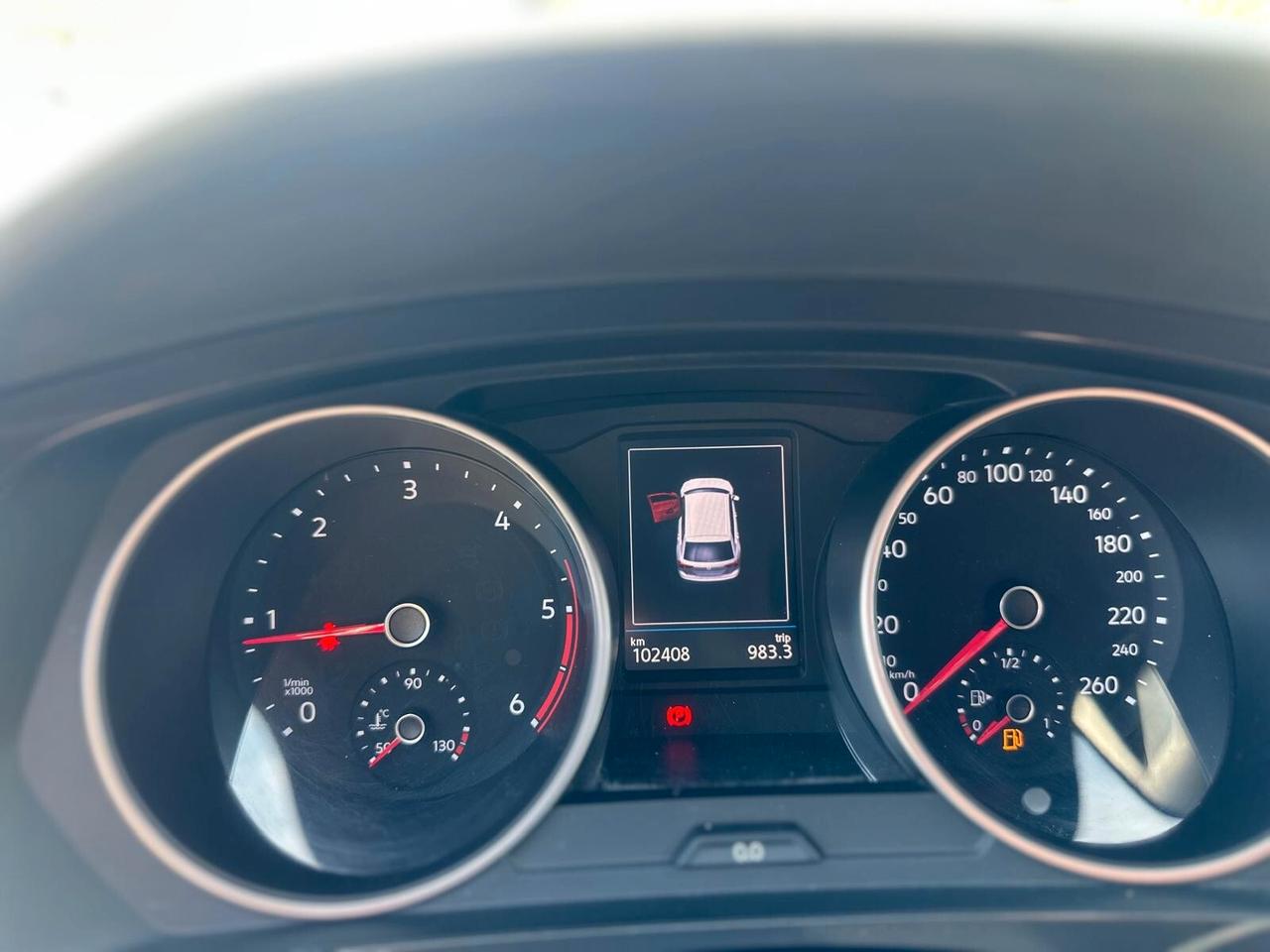 Volkswagen Tiguan 2.0 TDI SCR Sport R-Line interno ed esterno cambio manuale