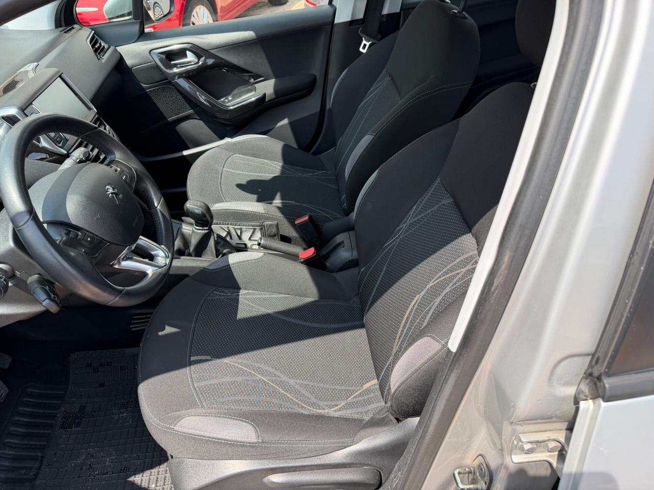Peugeot 208 1.4 HDi 68 CV 5 porte Allure