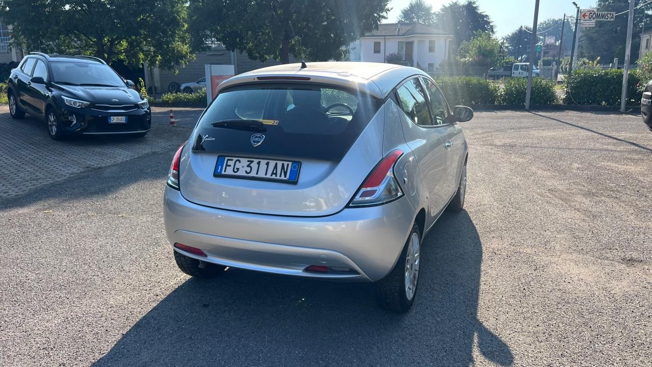Lancia Ypsilon 1.2 69 CV 5 porte Silver