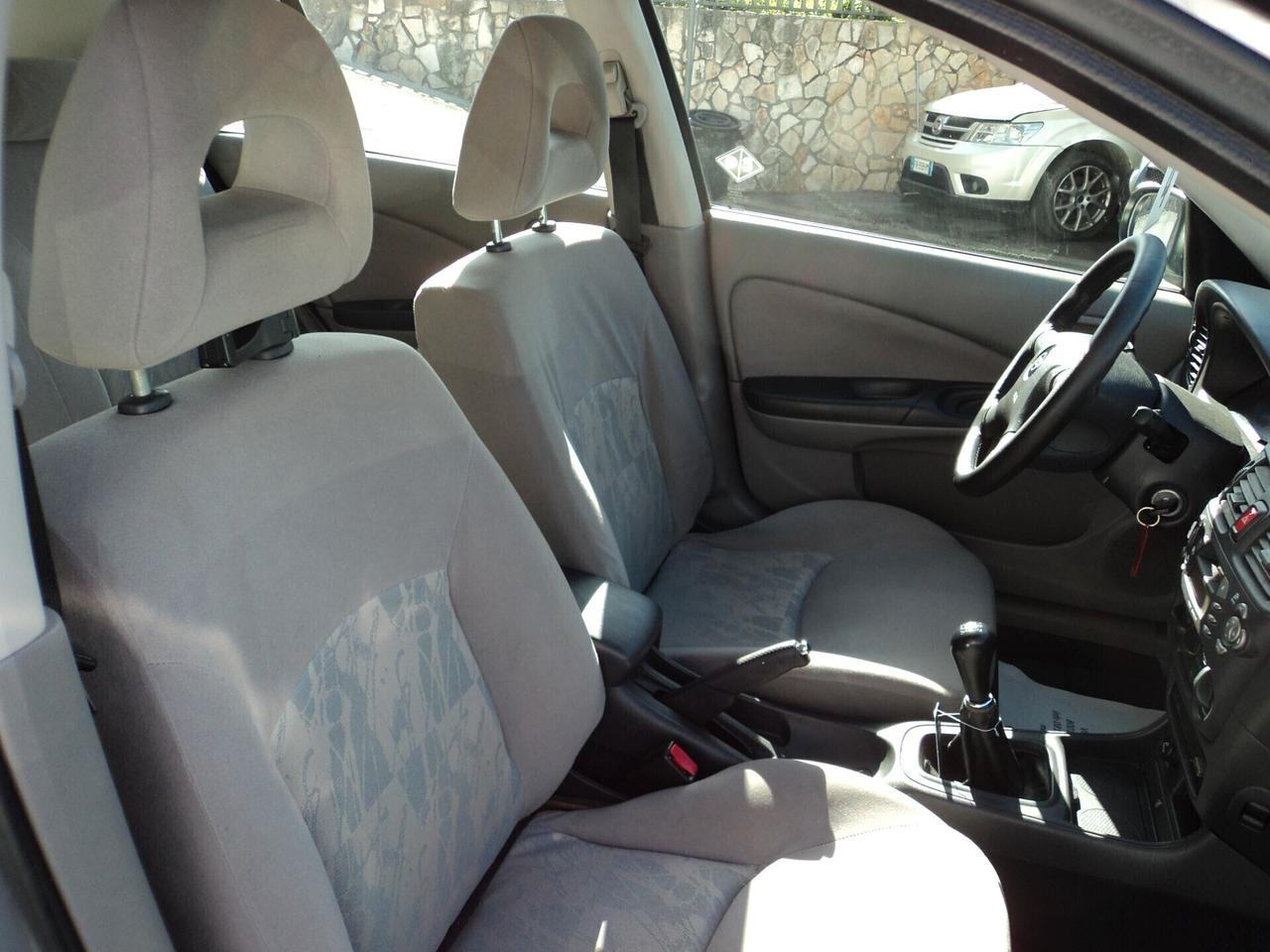 Nissan Almera 1.5 GPL Acenta