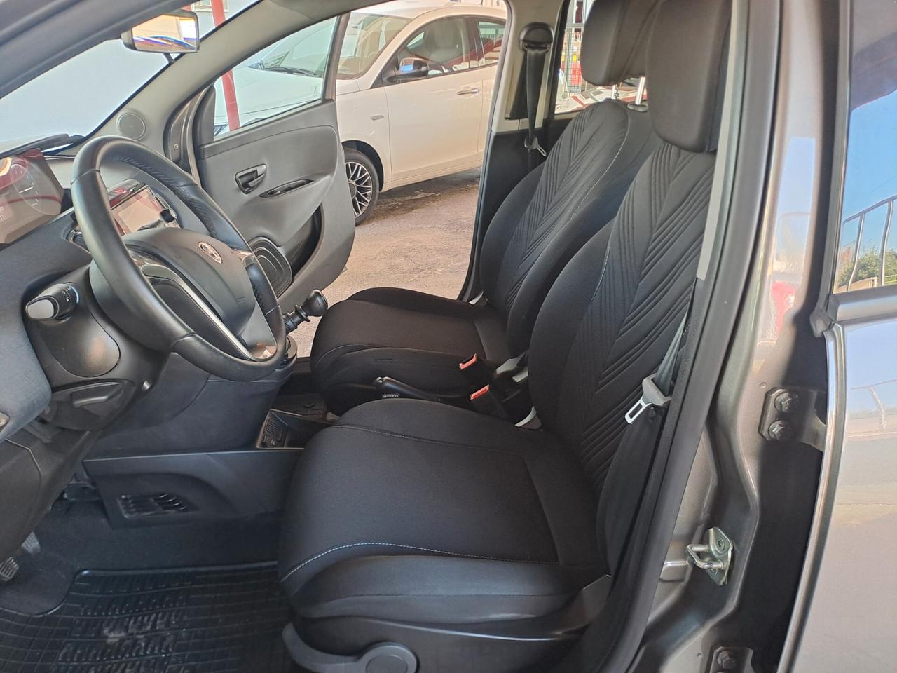 Lancia Ypsilon 1.0 FireFly 5 porte S&S Hybrid Gold