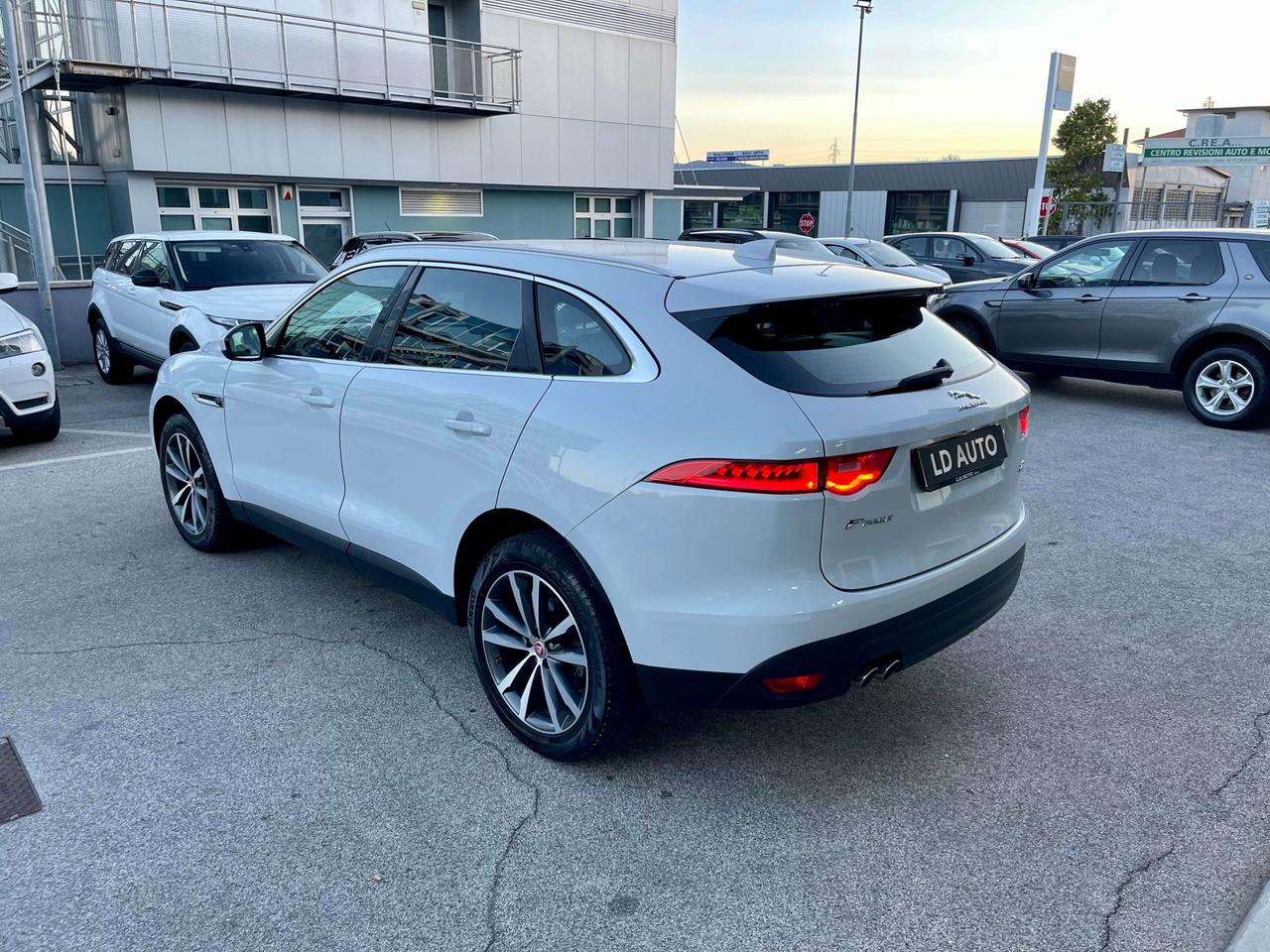 Jaguar F-Pace F-Pace 2.0d Portfolio awd 180cv auto CATENA NUOVA