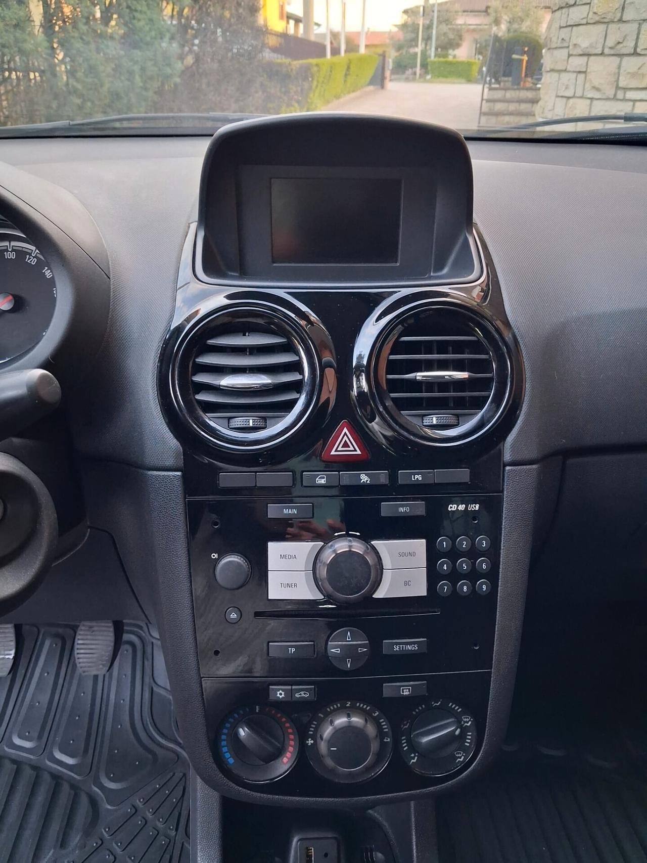 Opel Corsa 1.2 85CV 5 porte GPL-TECH Edition