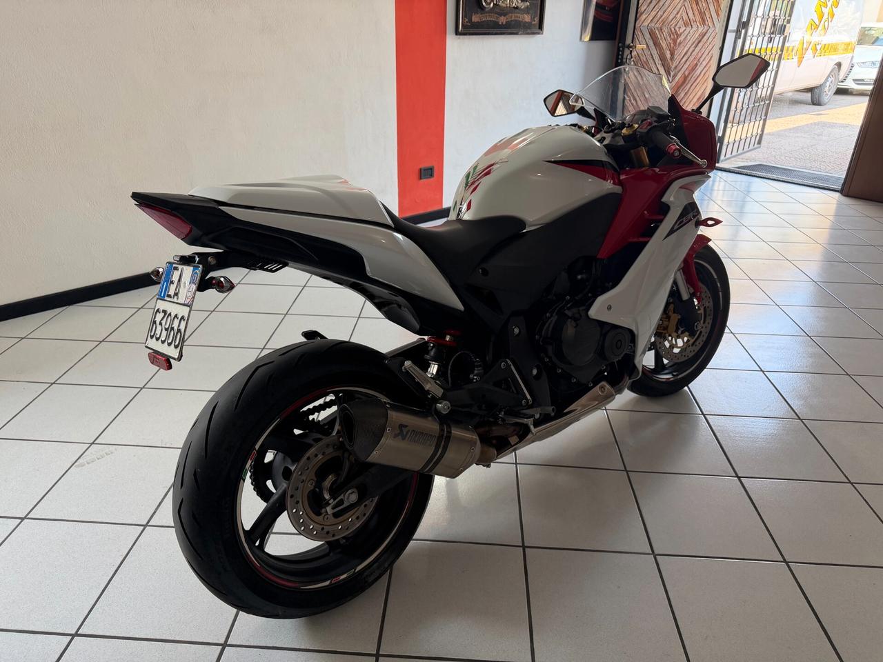 Honda CBR 600 F PERFETTA, GOMME OK, REVISIONATA, AKRAPOVIC