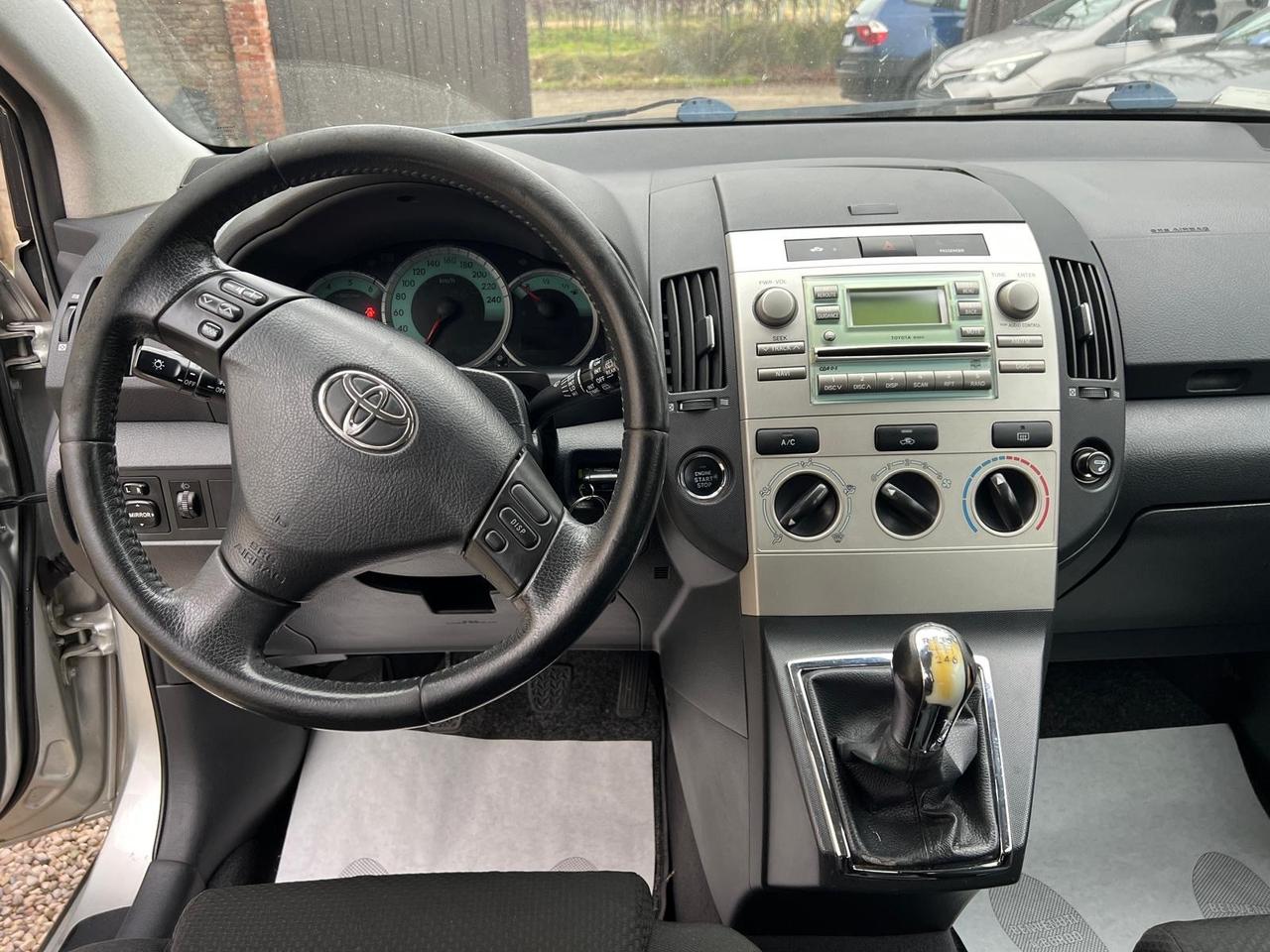 Toyota Corolla Verso 2.2 16V D-4D