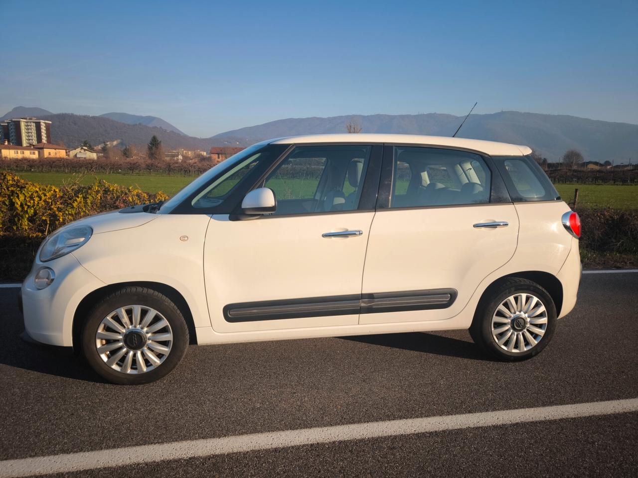 FIAT 500L 1,4 BENZ-95CV-LOUNGE-EURO 6-OK NEOPATENTATI