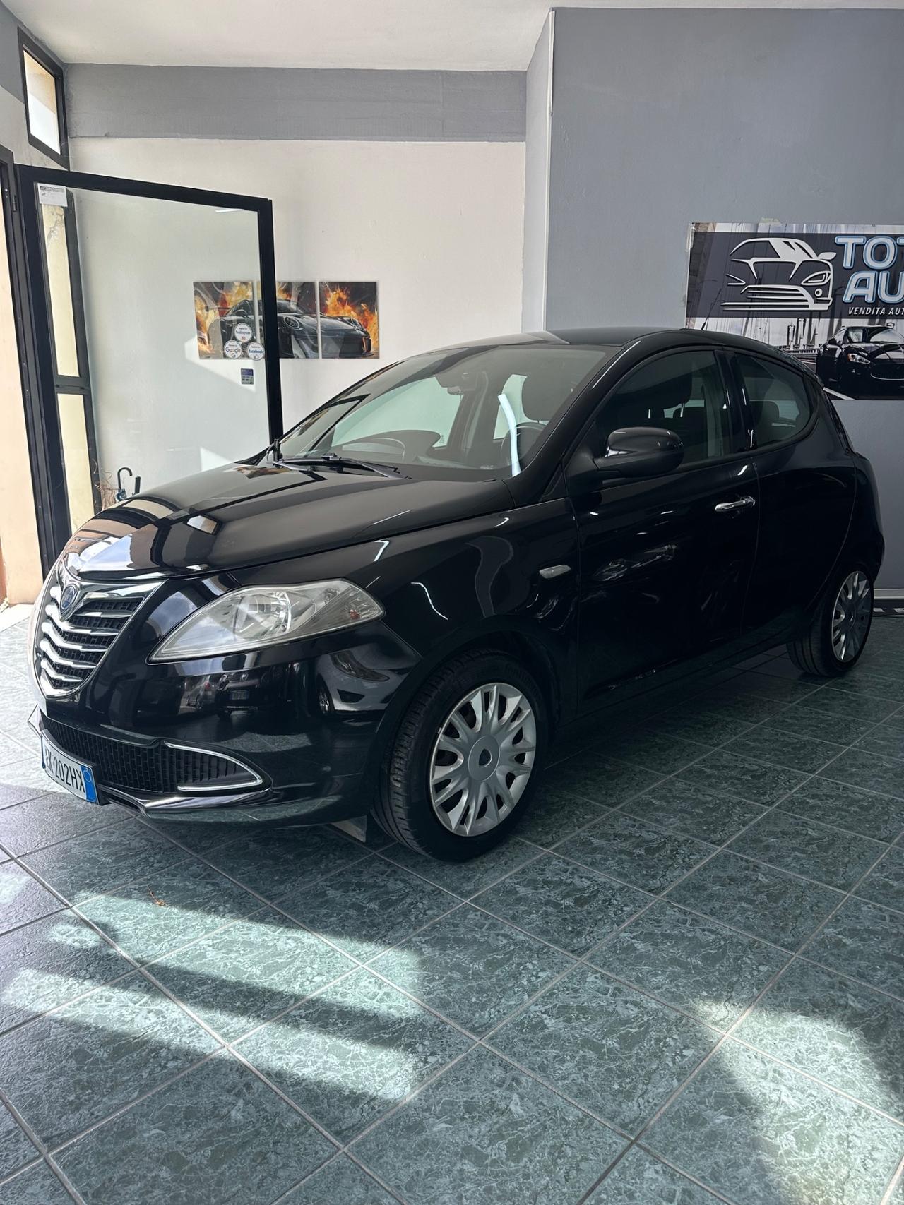Lancia Ypsilon 1.2 69 CV 5 porte S&S Platinum