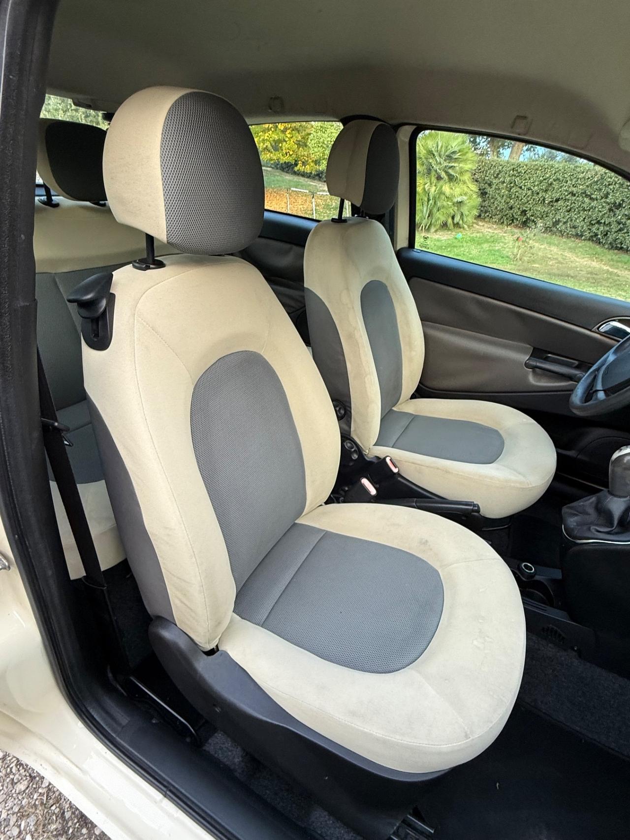 Lancia Ypsilon 1.3 MJT 75 CV Argento