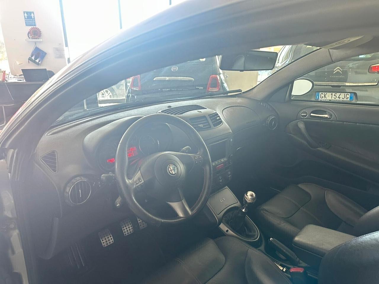 Alfa Romeo GT 1.9 JTDM 16V Distinctive Q2