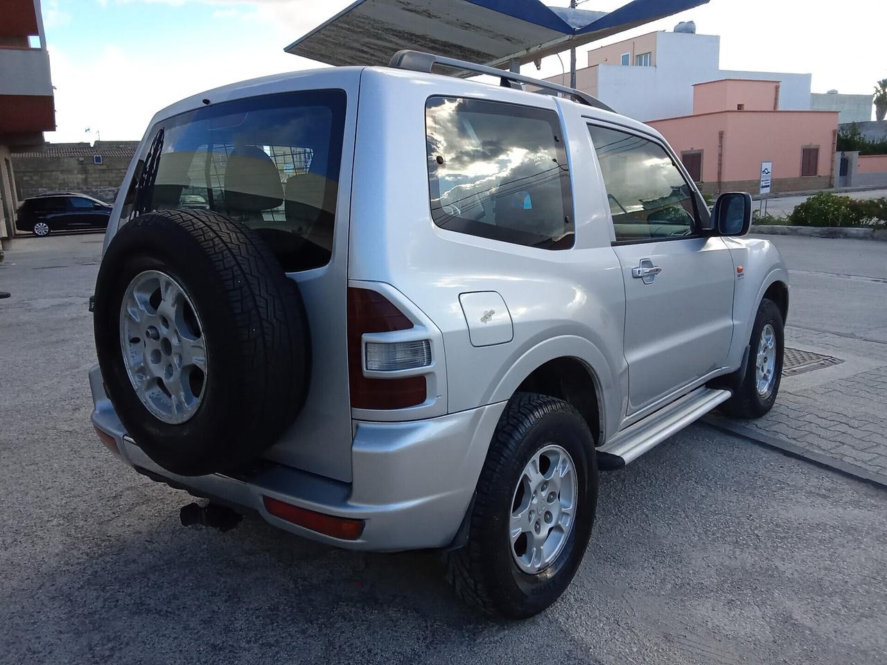 Mitsubishi Pajero 2.5 TDI 3p. GL Autocarro 5 posti