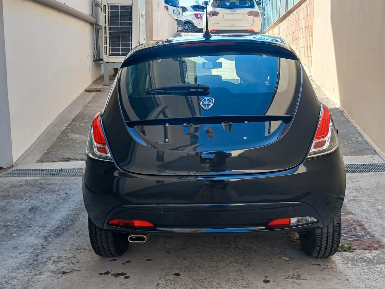 Lancia Ypsilon 1.0 FireFly 5 porte S&S Hybrid Platino