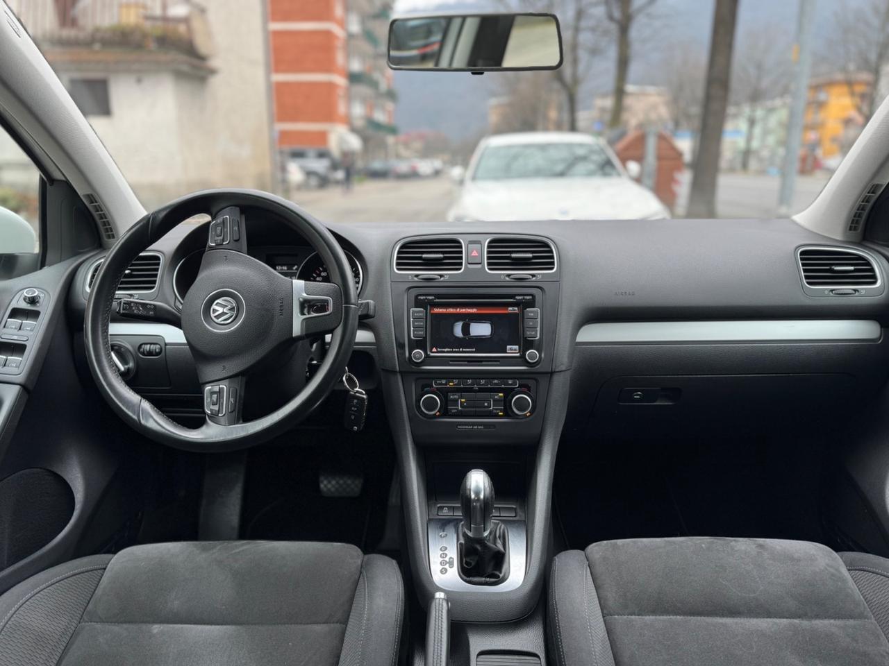 Volkswagen Golf Business 1.6 TDI DSG - CAMBIO AUTOMATICO - SENSORI ANTERIORI E POSTERIORI - OK NEOPATENTATI