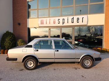 Alfa Romeo Alfetta 2.0 quadrifoglio oro Targhe originali