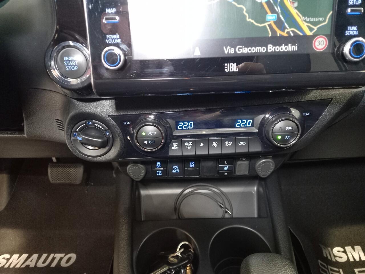 Toyota Hilux 2.8 D A/T 4WD 4 porte Double Cab Invincible
