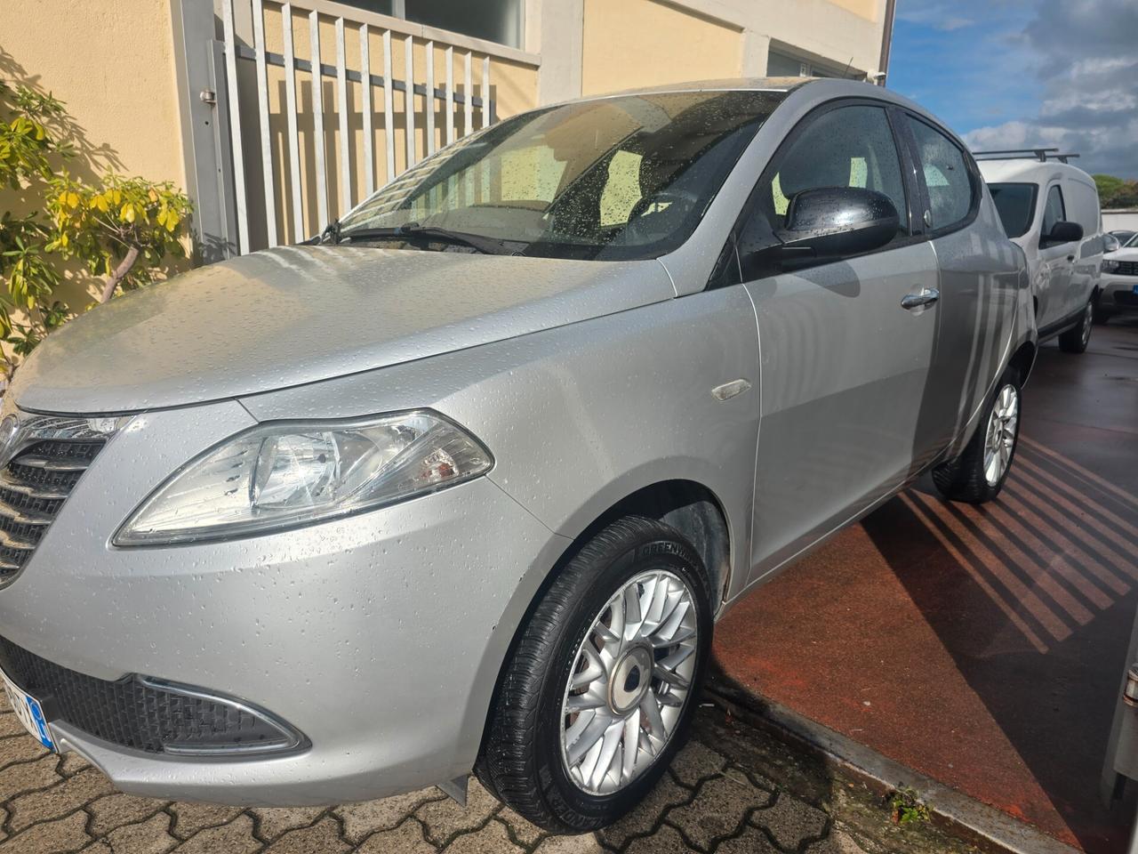 Lancia Ypsilon 0.9 TwinAir 85 CV 5 porte Metano Ecochic Gold