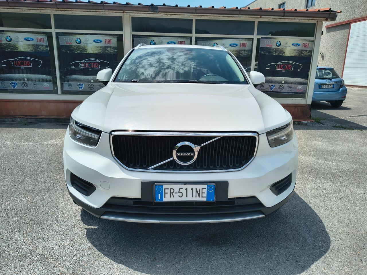 VOLVO XC40 D3 MOMENTUM "MAI VISTA UNA SIMILE"