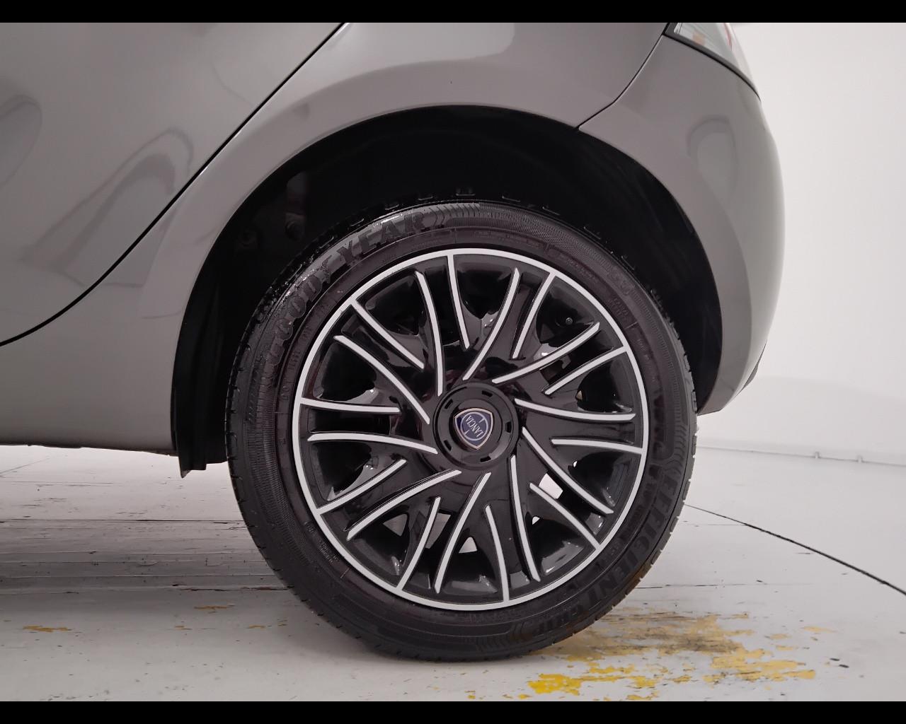 LANCIA Ypsilon III 2021 - Ypsilon 1.0 firefly hybrid Gold s&s 70cv