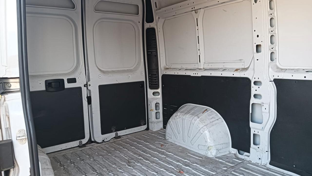 Peugeot Boxer 335 2.2 BlueHDi 140 S&S PLM-TA Furgone