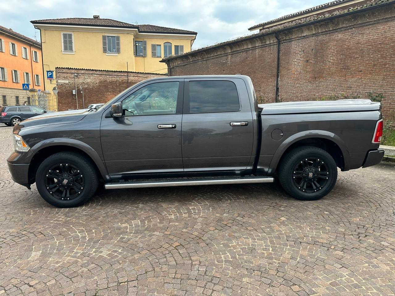 Dodge RAM 1500 5.7 V8 CREW CAB LARAMIE GPL