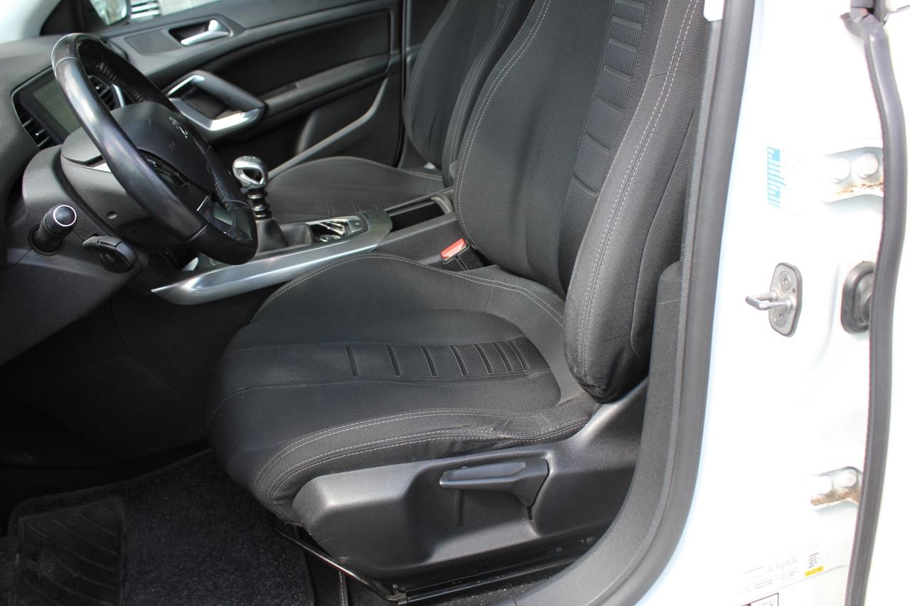 Peugeot 308 1.6 e-HDi 115 CV Allure