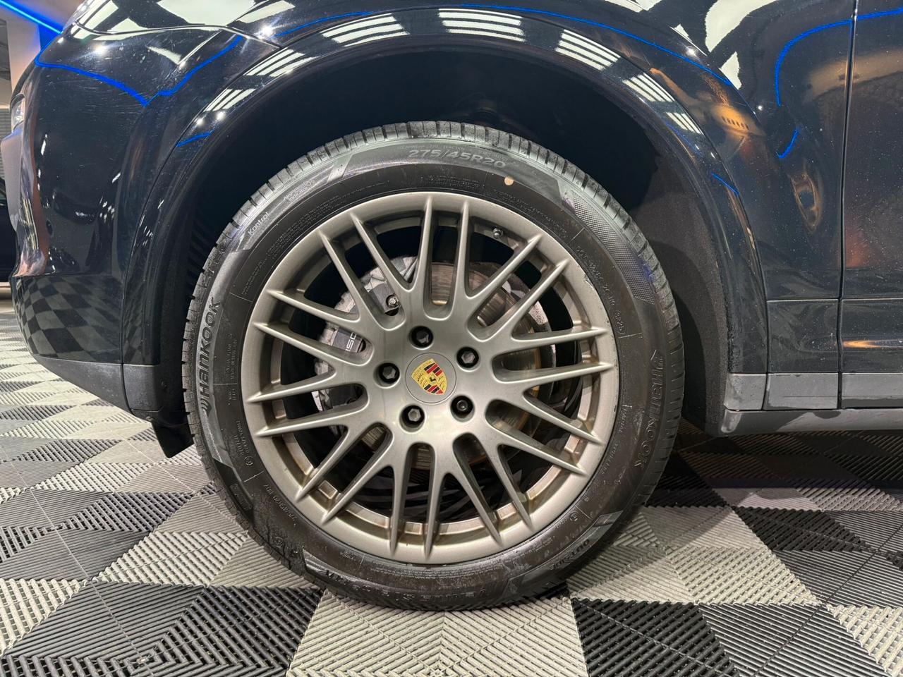 Porsche Cayenne 4.1 S DIESEL PLATINUM EDITION (598)