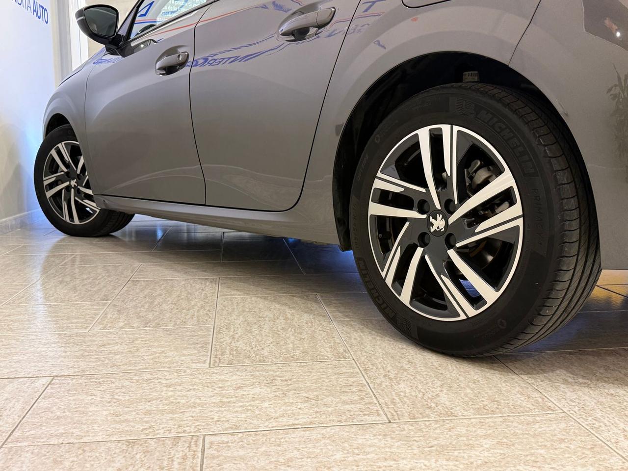 Peugeot 208 Allure Pack 1.5 Blue HDI 100 #10467