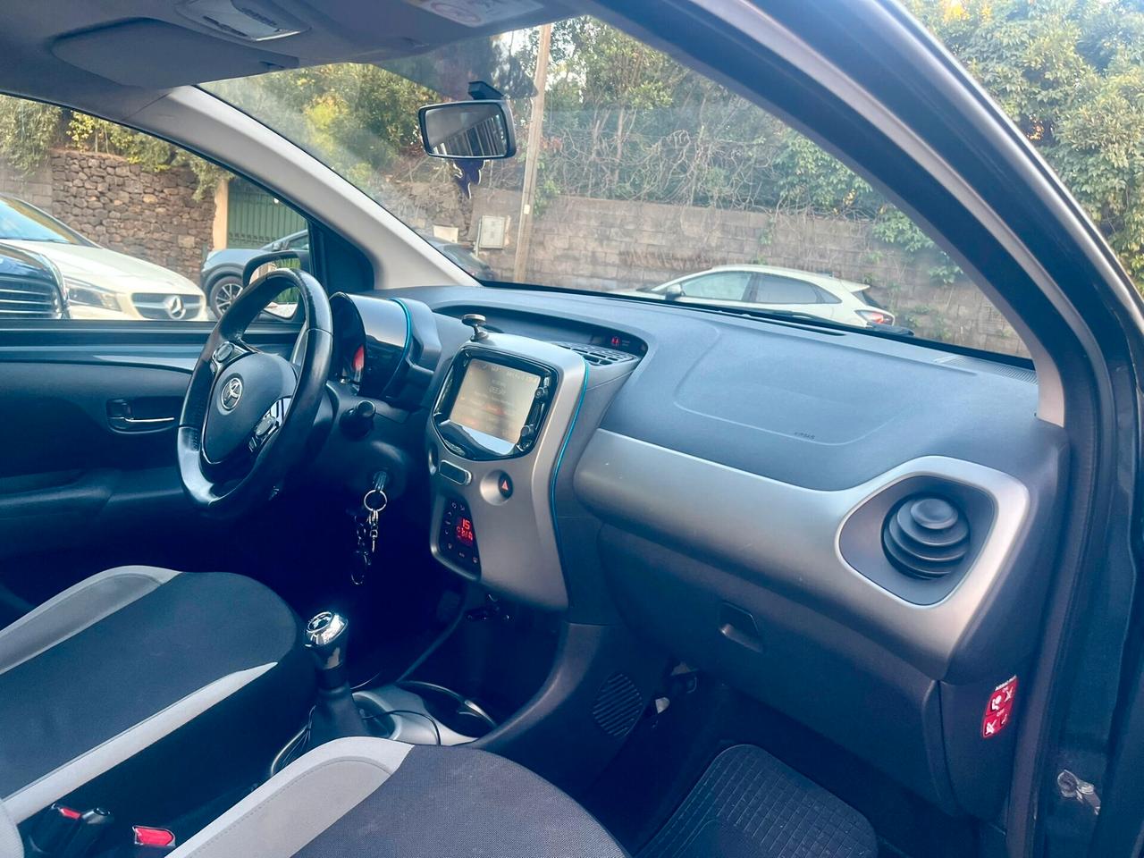 Toyota Aygo 1.0 VVT-i 69 CV 5 porte x-play TSS