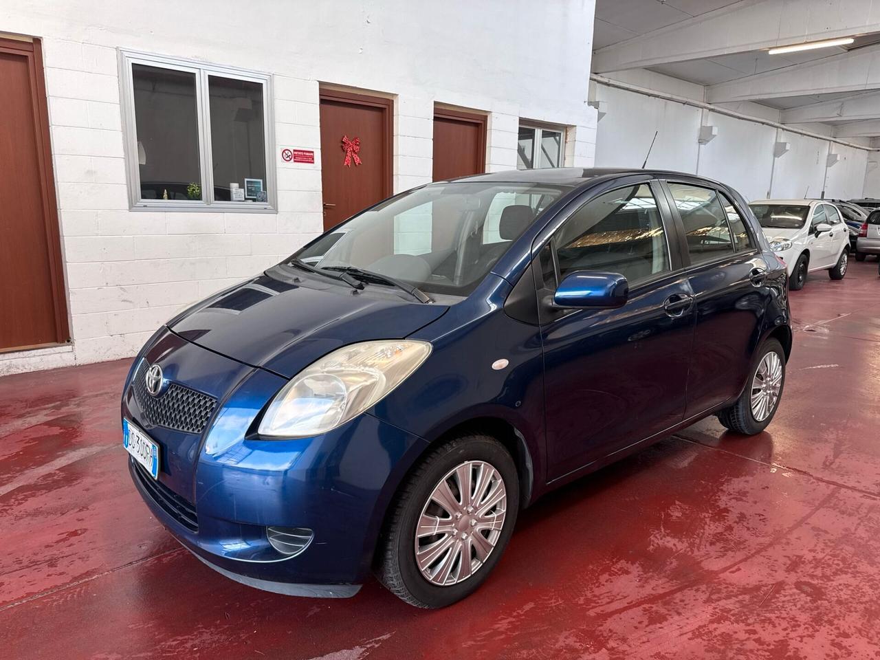 Toyota Yaris 1.0 5 porte Sol benz NEOPAT
