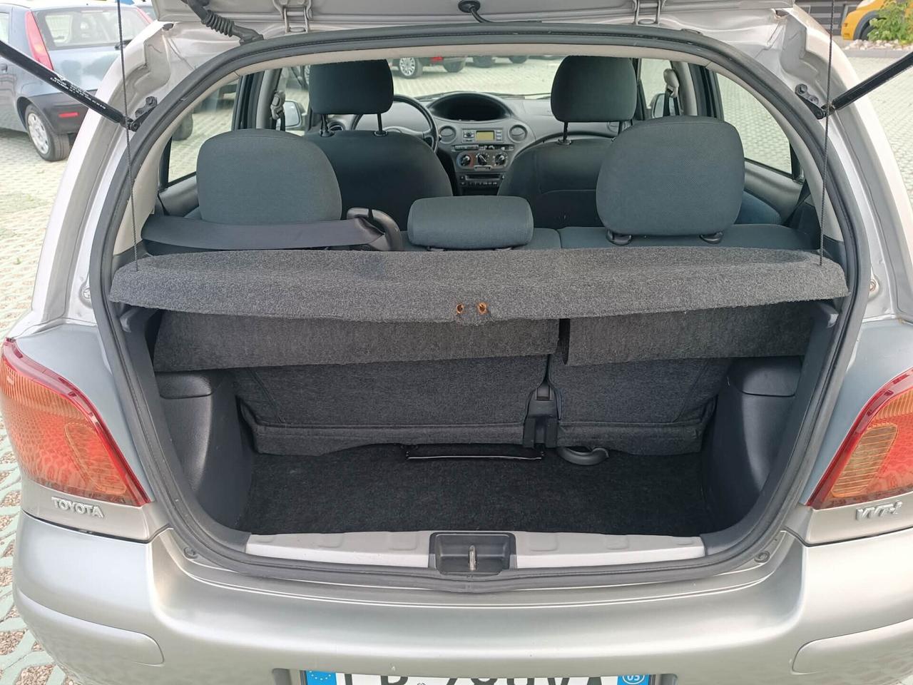 Toyota Yaris 1.0i 16V cat 5 porte Sol