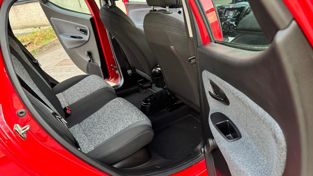 Lancia Ypsilon 1.0 FireFly 5 porte S&S Hybrid Ecochic Silver