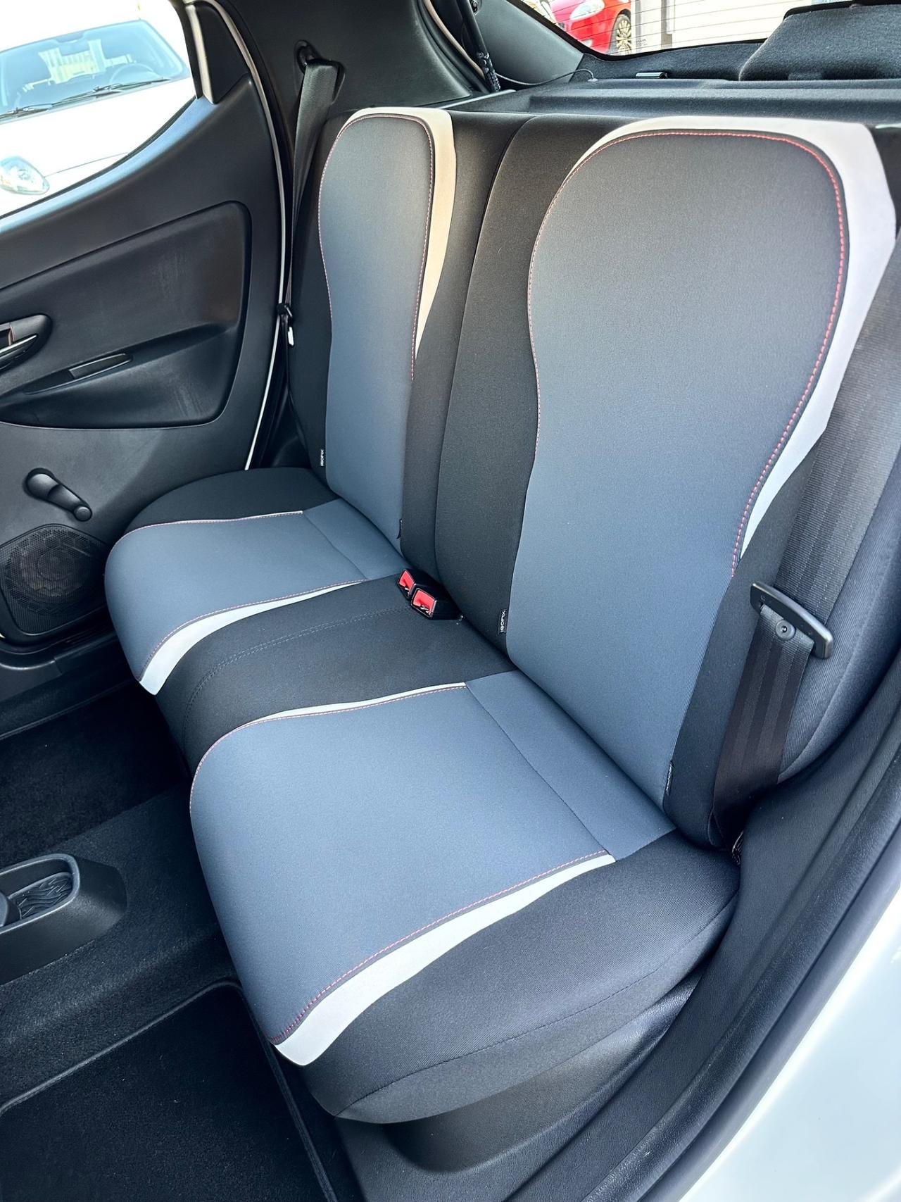 Lancia Ypsilon 1.2bz 69Cv 5P - Neopatentati