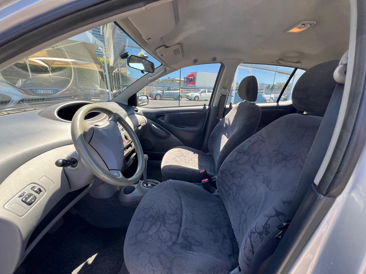 Toyota Yaris 1.3i 16V cat 5 porte aut. Sol
