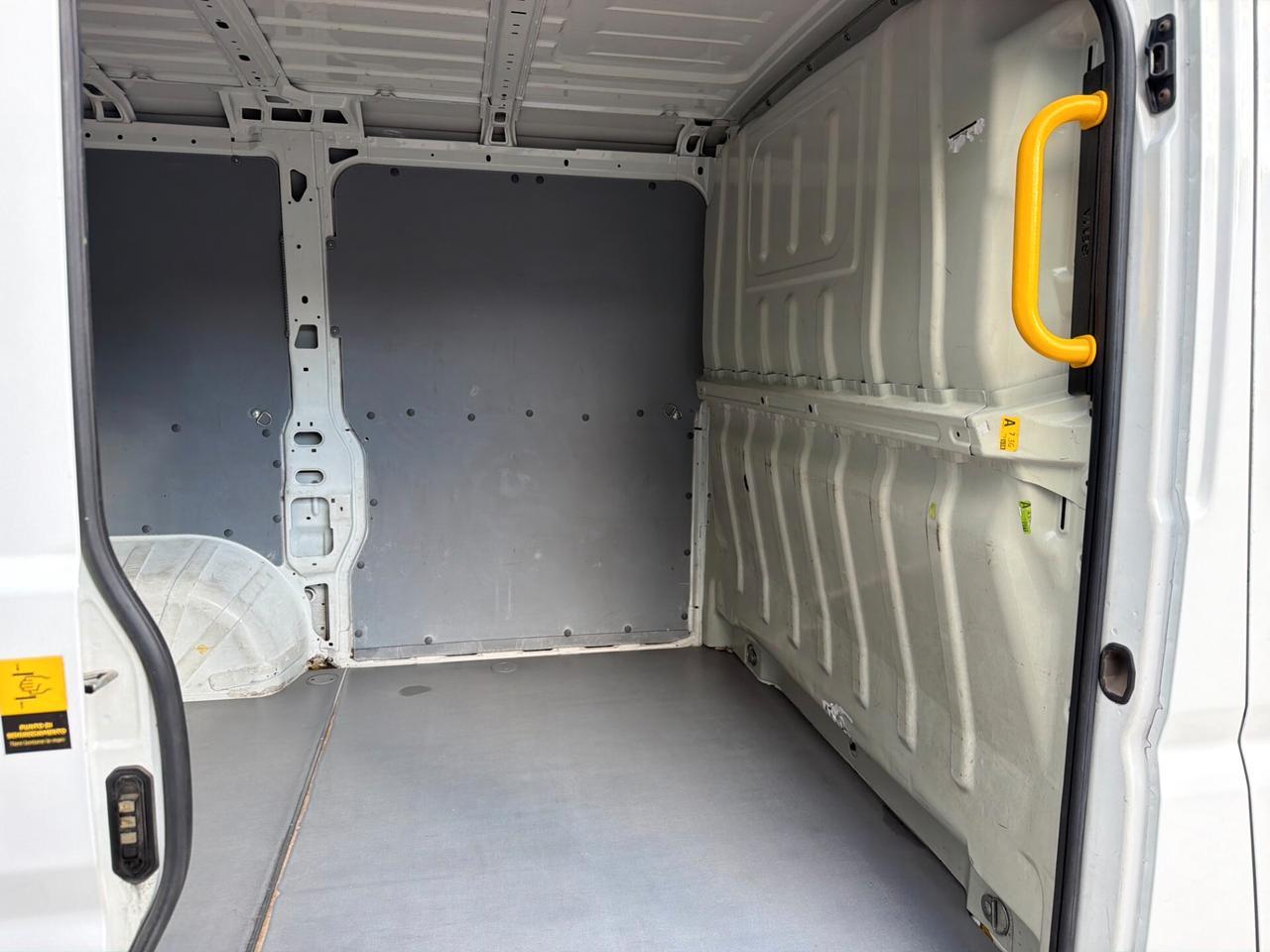 Peugeot Boxer 328 2.2 BlueHDi 120 S&S PC-TN Furgone