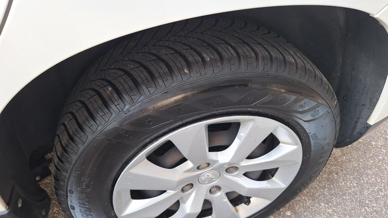 Peugeot 2008 1.2 VTi 82CV Active GPL