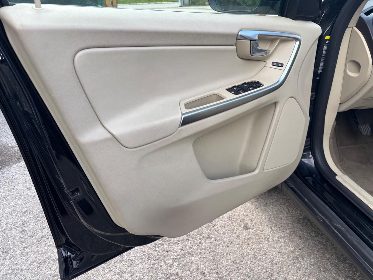 Volvo XC 60 D5 AWD Momentum