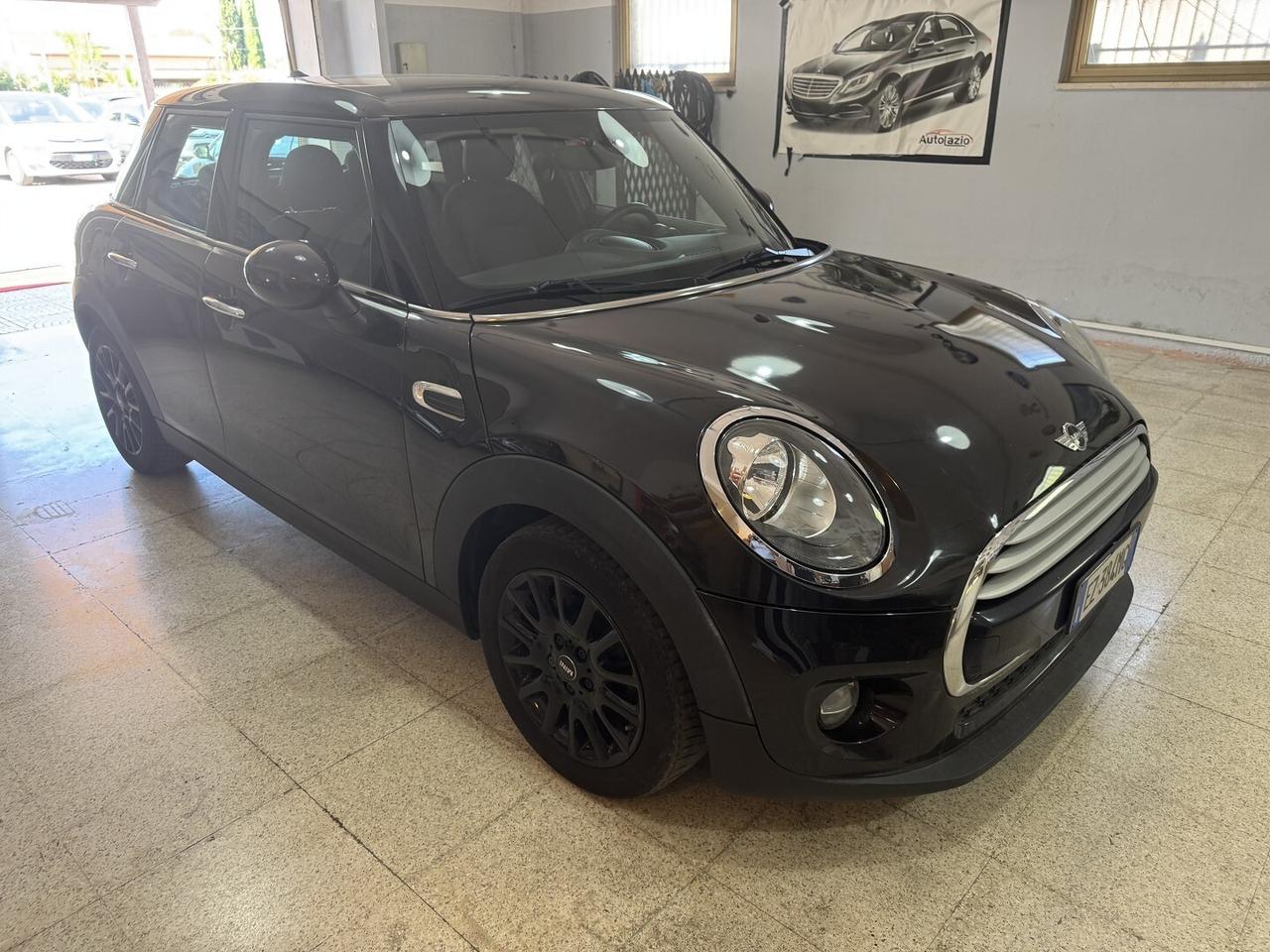 Mini Cooper D Businiss XL 1.5 dci 5 porte Navi.