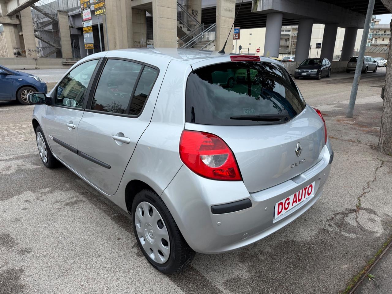 Renault Clio 1.2 benzina 75 cv 2008 100.000 km