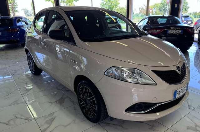 Lancia Ypsilon Neopatentati