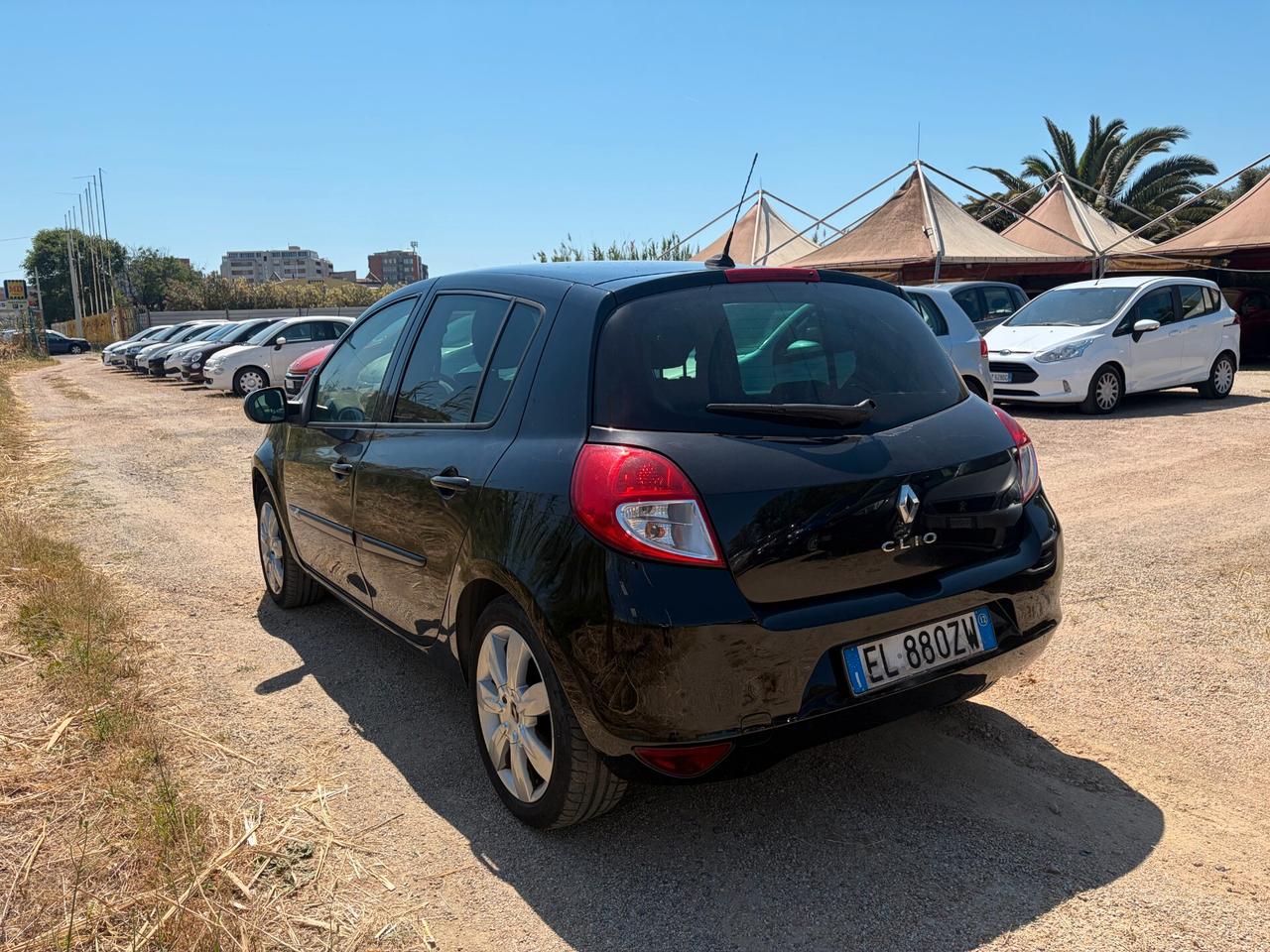RENAULT CLIO 1.2 75CV ANNO 2012 ADATTA NEOPATENTATI
