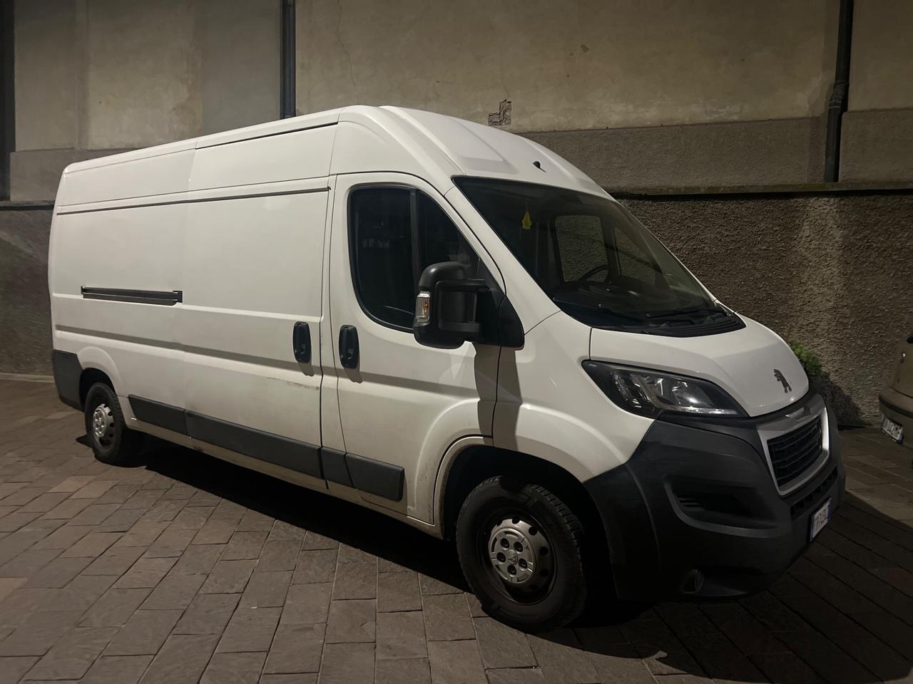 Peugeot Boxer 2.0 Diesel 130 CV - 3 Posti