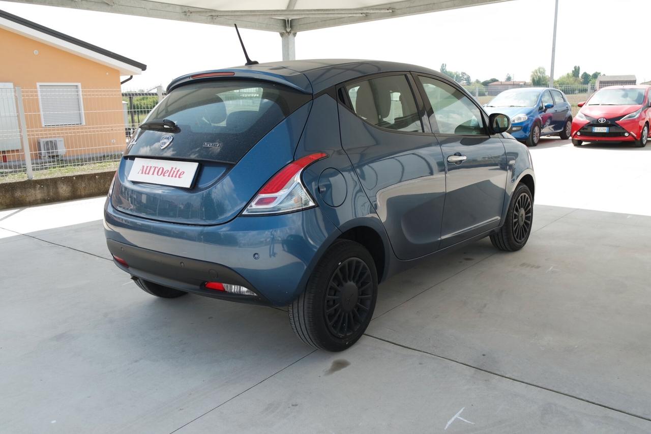 Lancia Ypsilon 1.0 FireFly 5 porte S&S Hybrid Ecochic Silver