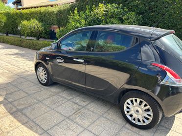 Lancia Ypsilon 0.9 TwinAir 85 CV 5 porte S&S Silver