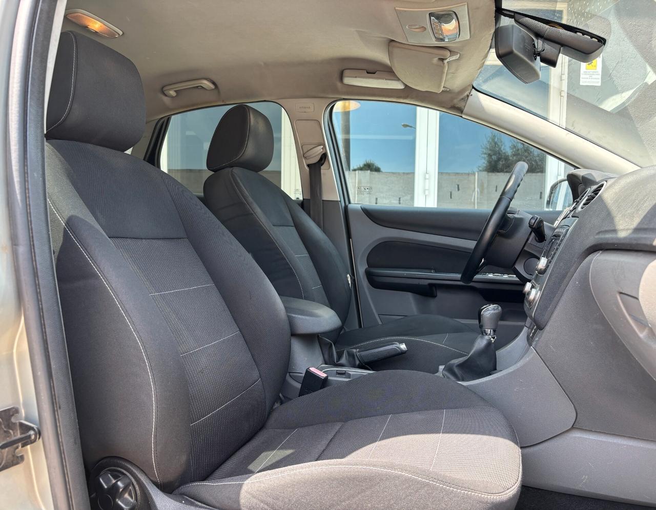 FORD FOCUS 1.6 TITANIUM 2010