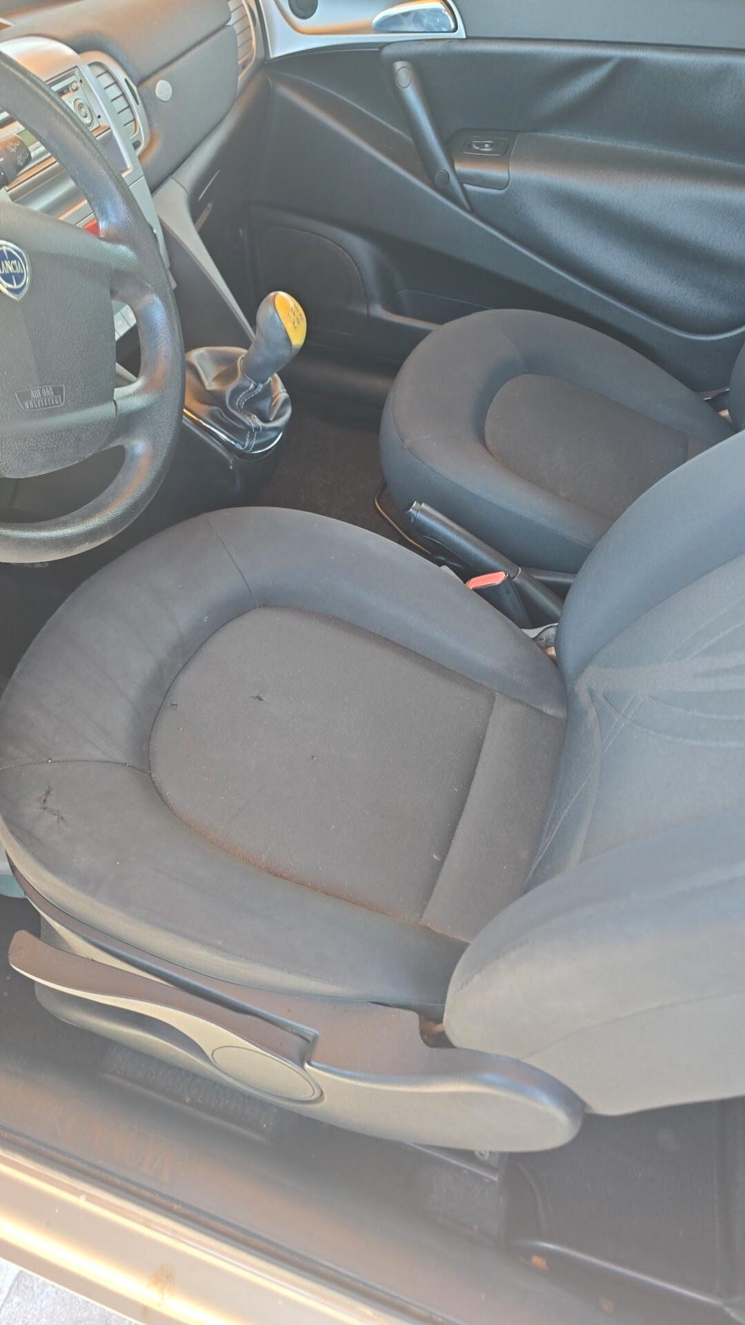Lancia Ypsilon 1.3 MJT 75 CV Diva